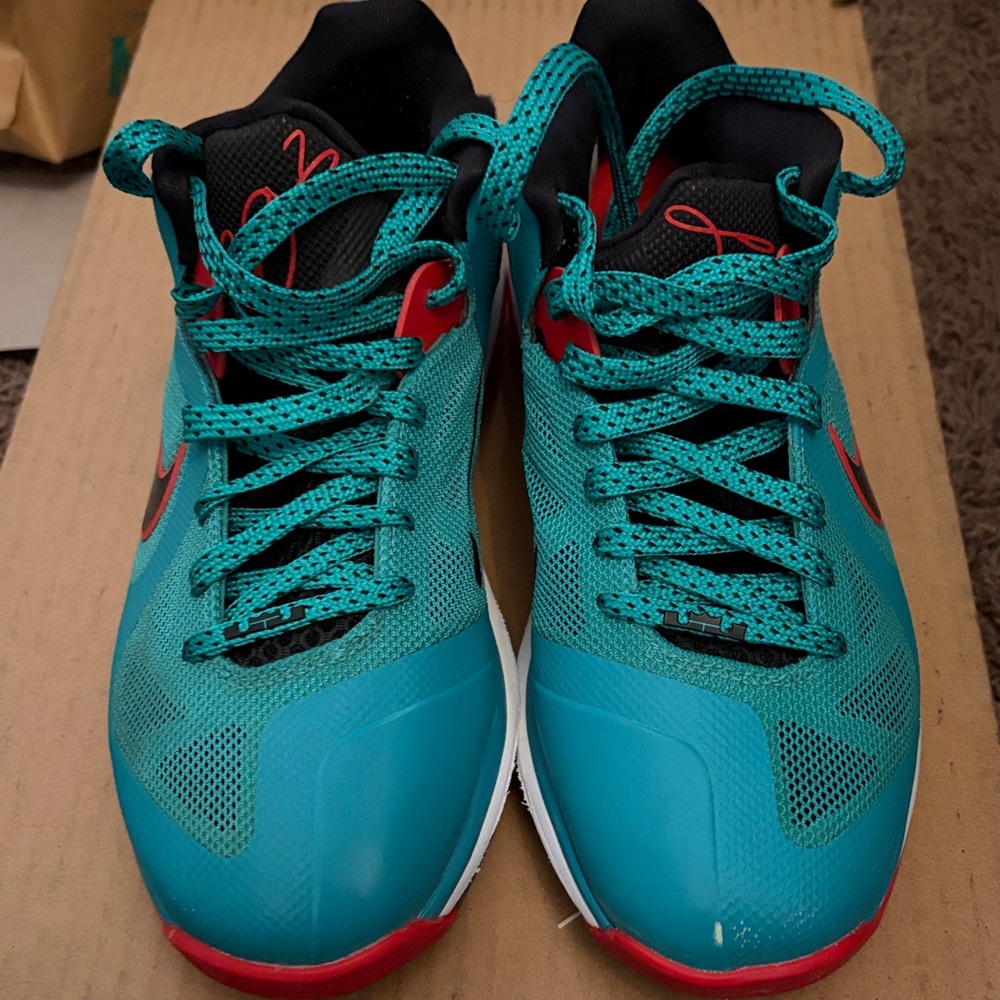 Nike LeBron 9 Low "Reverse Liverpool" - Picture 4 of 8